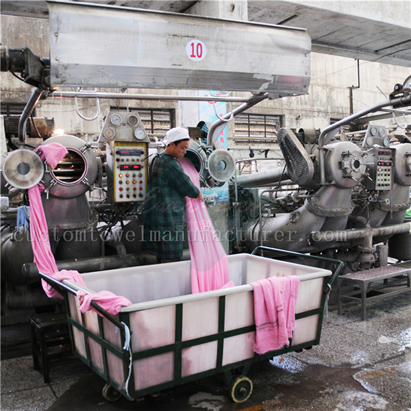 China Custom towels bulk Microfiber Towels Dyeing Factory